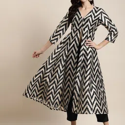 shae by sassafras Women Geometric Print Silk Blend Anarkali Kurta-picture-26