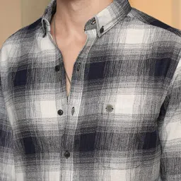 campus sutra Men Regular Fit Striped Spread Collar Casual Shirt image 4