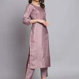 vredevogel Women Silk Blend Kurta Pant Dupatta Set image 3