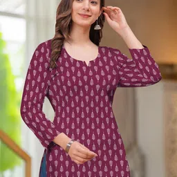 faira fashion Pack of 2 Casual Regular Sleeves Floral Print Women Maroon Top image 3