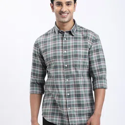 Men Slim Fit Checkered Casual Shirt-image-0