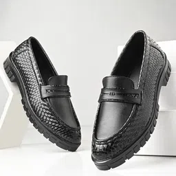 mactree Slip On For Men image 1