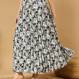 zwerlon Women Floral Print Flared Black Skirt image 4
