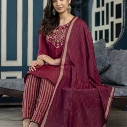 za store Embroidered Kurta, Trouser/Pant & Dupatta Set image 3