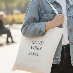 savie Women White Tote-picture-32