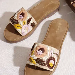the white pole Women Flats Sandal-picture-26