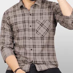 surhi Men Regular Fit Checkered Spread Collar Casual Shirt image 3