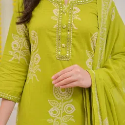 imskm Women Viscose Rayon Kurta Pant Dupatta Set image 4