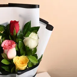 FlowerAura Fresh Live Flower Bouquet of 6 Mix Roses In Premium Paper For Birthday & Anniversary Gift, Wedding Gift, Mother's Day Gift, Love & Romance Gift, Father's Day Gift (Same Day Delivery) image 3