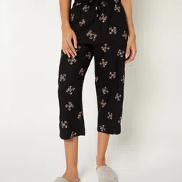 max Women Black Capri image 2