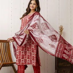 divastri Women Pure Cotton Kurta Pant Dupatta Set image 4