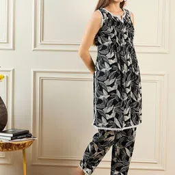 Indo Era Women Floral Printed Regular Pure Cotton Kurta with Trousers image 5