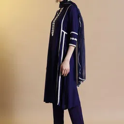 STYLEBAAZI Floral Yoke Design Thread Work Mandarin Collar Kurta With Trousers And Dupatta image 3