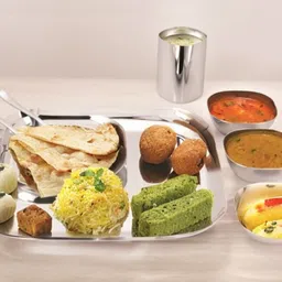 yuiop Pack of 6 Stainless Steel Square Shape Dinner Set - Includes 1 Thali, 1 Dish, 2 Bowls, 1 Spoon & 1 Glass Dinner Set image 4