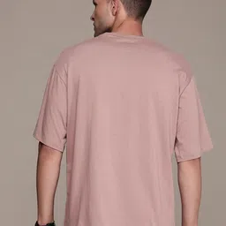 roadster Men Solid Round Neck Pure Cotton Pink T-Shirt image 5