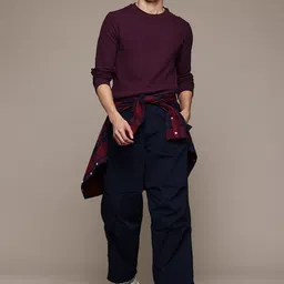 roadster Men Self Design Round Neck Pure Cotton Purple T-Shirt image 5