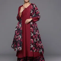 Women Silk Blend Kurta Pant Dupatta Set-image-2