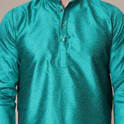 adhirajan Men Solid Cotton Silk Straight Kurta image 3
