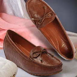 XE Looks Textured Bow Embellished Wedge Heels image 2