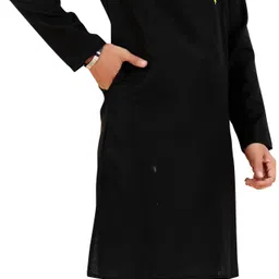 kc kunj creation Men Cotton Blend Kurta Pyjama Set image 3