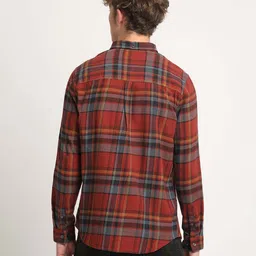 the bear house Men Slim Fit Checkered Button Down Collar Casual Shirt image 4