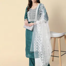 vredevogel Women Pure Silk Kurta Pant Dupatta Set image 1