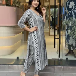 surhi Women Viscose Rayon Kurta Palazzo Set image 4