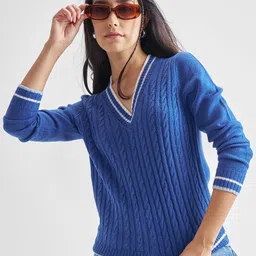 tokyo talkies Women Solid V Neck Blue Sweater-picture-27