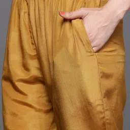 libas Women Silk Blend Kurta Pant Set image 4