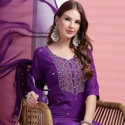 kfashionbfc Women Cotton Blend Kurta Pant Dupatta Set image 4