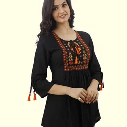dmp fashion Casual Regular Sleeves Embroidered Women Black Top-picture-18