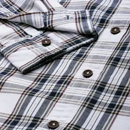 the indian garage co. Men Regular Fit Checkered Cut Away Collar Casual Shirt image 3