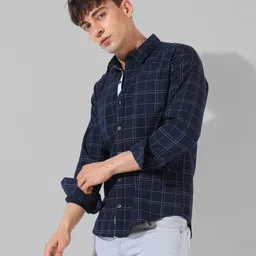 campus sutra Men Regular Fit Checkered Spread Collar Casual Shirt image 3