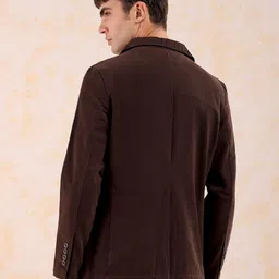 the indian garage co. Men Solid Single Breasted Casual Blazer image 3