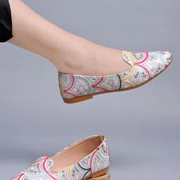 shoetopia Women Bellies Sandal image 2