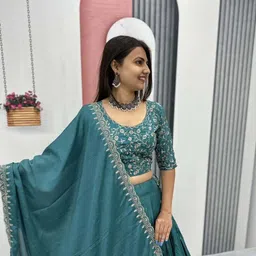 hem selles Self Design Semi Stitched Lehenga Choli image 4