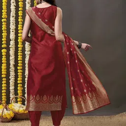 youthnic Women Silk Blend Kurta Salwar Dupatta Set image 2