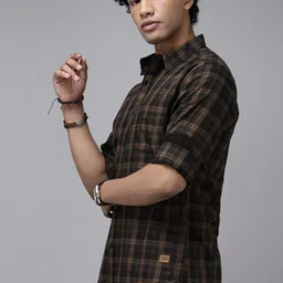 roadster Men Regular Fit Checkered Spread Collar Casual Shirt image 5