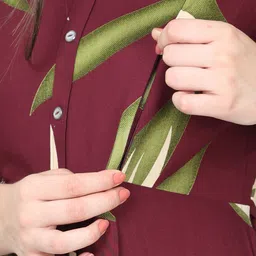 9shines Label Abstract Printed Flared Sleeves Maternity Maxi Dress image 2