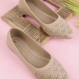 Women Bellies Sandal-image-2