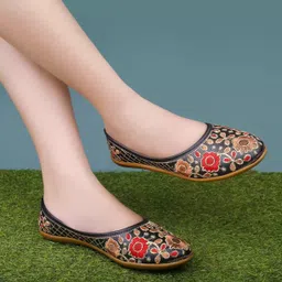 Women Beautiful Fashion Embroidery Juttis / Stylish Ballet Flats / Girls Stylish Belly Bellies Sandal-image-27