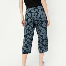 max Women Dark Blue Capri image 2