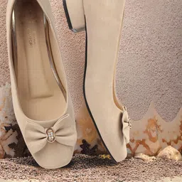 carlton london Women Women's Textured Squre Toe Block Heel Pumps Bellies Sandal image 3