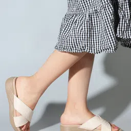 colo Women Wedges Sandal-picture-15