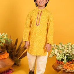 SAKA DESIGNS Boys Bandhani Printed Gotta Patti Kurta with Pyjamas-picture-26