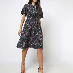 iscenery by vero moda Printed A-line Dress with Keyhole Neckline image 4