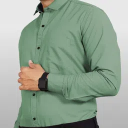 vebnor Men Regular Fit Solid Spread Collar Casual Shirt image 4