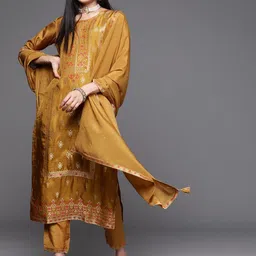 libas Women Silk Blend Kurta Pant Set image 1