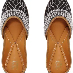 heer Firdaus Black Beaded Ethnic Punjabi Jutti Mojari for Women's Jutis For Women image 4