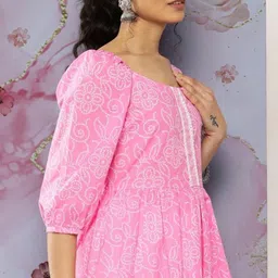 pari a1 Party Regular Sleeves Printed Women Pink Top image 3